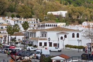 IU impugna los presupuestos de Mijas por excluir la vivienda pública